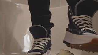 Primey's Messy Black Converse Run Star Hike Chocolate Mousse and Cream Crushing