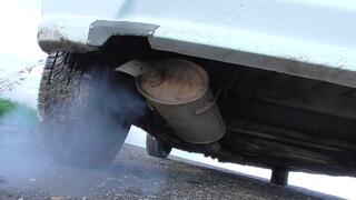 Leah warms up her engine in the morning while makes up - REVVING PEDAL PUMPING [EXHAUST CAM]
