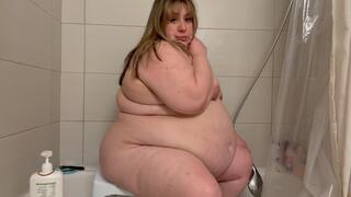 Fat Girl needs Bariatric Chair to Shower