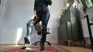 new leather pants looks so sexy in her ass m0