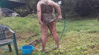 Muddy Dress Rinse Off