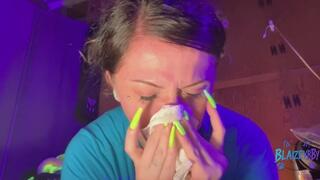 Face close up SNEEZE POWDER!!