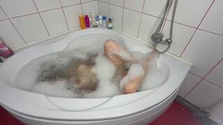 Hold my breath under the foam in bathtub