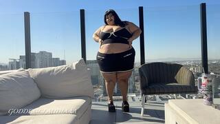 Ssbbw Sexy Goddess: Public Flash Cellulite in DayLight