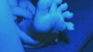 Exibindo meu salto e pés