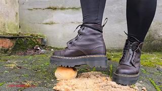 Mila in Martens - Crunchy buns (P03)