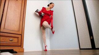 Professional teacher sprained her leg WMV