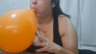 Curvy: Orange balloons explode and fly - inflating balloons to pop them