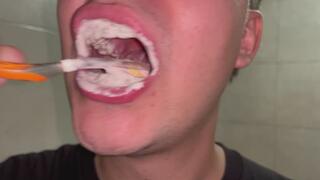 How do I clean my mouth in close-up to get rid of my bad breath