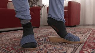 Evening comfort, morning chill – Fatima and her favorite socks ( FOOTFETISH )