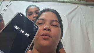 Reto de Respiración ella me cubre la nariz y la boca con un cronómetro