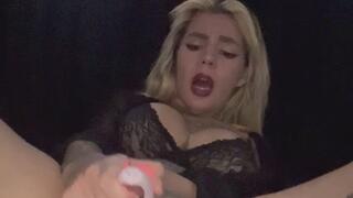 Masturbando atÃ© gozar muito e molhar tudinho uma delÃ­cia confere e se delicie gostoso