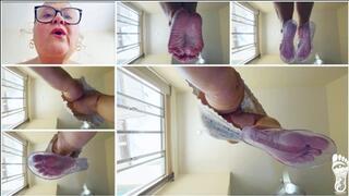 Giant Juliette_RJ just woke up wearing no panties and finds you lokking at her parts - GIANTESS - SMALL PEOPLE VIEW - NO PANTIES - TRANSPARENT FLIP FLOPS - GIANTESS POV - SADISTIC GIANT