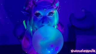 Bubblegum Blowing Alien Goddess