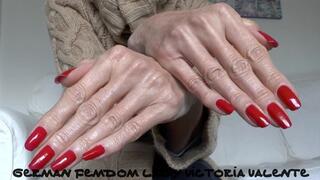 Feel my fingernail on your chest, Scratching, Lady Victoria Valente