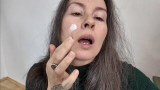 you love to play with her natural face