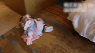 GG59 - A girl in white stockings is bound to the ground with ropes.