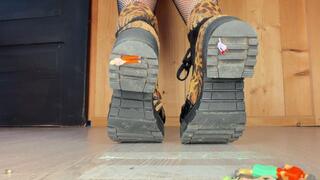 Big boots only win, dismembered bodies wmv