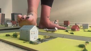 FIR4 200ft tall I still smash towns and tinies like nothing!