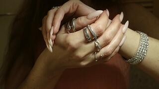 Long pearl nails with rings AVI