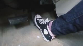 Evalynn work commute in Converse 1