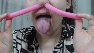 He plays with my nose. I put a thin pink silicone pad in my nose and play with it. I don't know what it is, maybe it's packaging material, but I like it and I play with it. I put it in my nose.