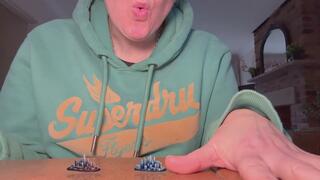 Mommabears super Micro Cities under her toenail 4K