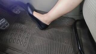 Sienna Struggling While Driving and Revving to Reach the Party