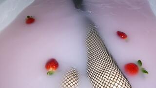 Strawberry Milkshake Bathtub