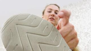 Princess Cindy - Clean the sneakers - small version