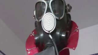 En latex et Ã©jaculation avec cape