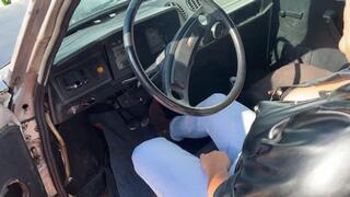 Barbara struggles to start the old Fiat 147.