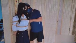 xr178-A man toyed with two girls