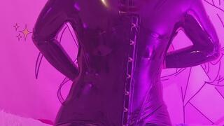 Une poupÃ©e en Latex s'amuse ï½œ latex