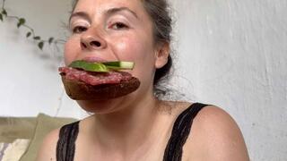 eating summer sandwich m02