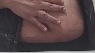 2 fingers in my belly button