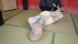 xr207-The girl was wrapped in stockings