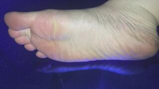 BLUE MIRROR LEFT FOOT ON GLASS