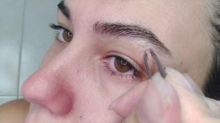 Up Close Eyebrow Tweezing & Facial Hair Removal