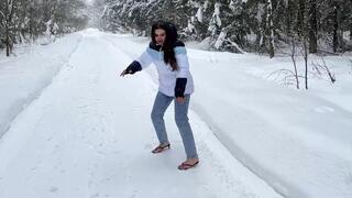 Zara flip flops on ice, flip flops on snow, frozen feet, slippery flip flops, sliding on ice, slippery shoes