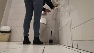 Giantess Farty Queen in work