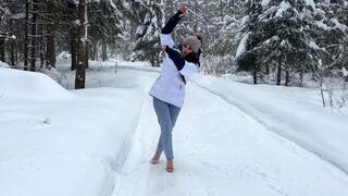 High heels sandals on ice, strappy sandals on ice, high heels in snow, slippery high heels, high heels on ice