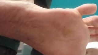 Work Stall Sock Removal – Bare Sole Reveal & Close-Up Toe Movement