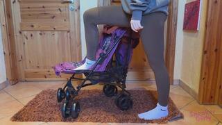 Sneaker-Girl Doro - Stroller Crush