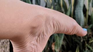 High foot arches and sublime wrinkles by Katherine