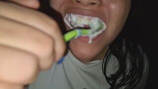 Limpieza de dientes matutina