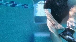 Fetish Boy Gets Dunked by A Strohg BBW