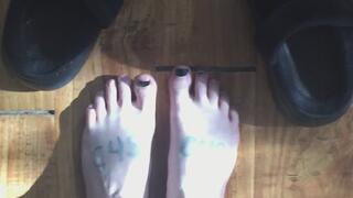 BOO GO THRRU SPIDER WEB START ANGLES + SPIDER DROP CREDIT ENDING SYMPHONEY STINKY SLIPS TOUCHDOWN TELEGRAM BAREFEET