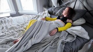 Ellen's Yellow Cylinder Quad Casts in 4k UHD