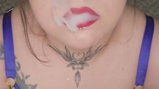 Smokes and tease: Therapeutic Red lips MILF